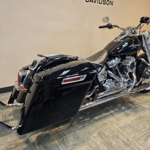 2019 Harley-Davidson® Deluxe Vivid Black FLDE thumb 3