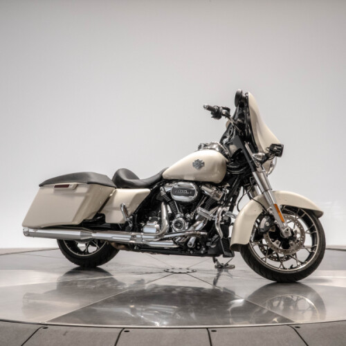 2022 Harley-Davidson FLHXS Street Glide Special in White Sand Pearl thumb 3