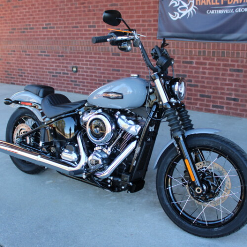 2026 Harley-Davidson® Street Bob® Dark Billiard Gray Chrome Laced Wheels thumb 3