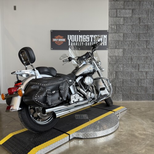 2003 Harley-Davidson® Heritage Softail® Classic FLSTC thumb 2