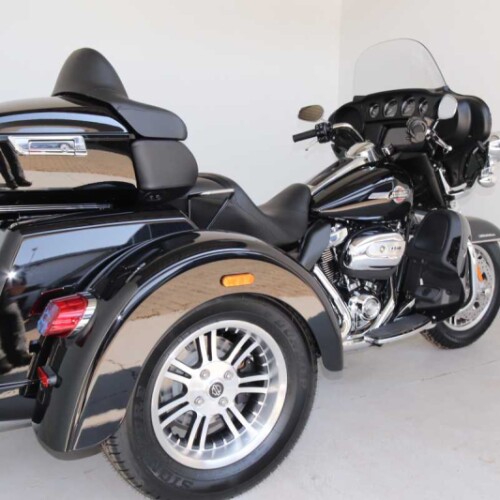 2024 Harley-Davidson® Tri Glide™ Ultra Vivid Black thumb 3