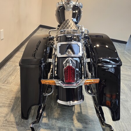 2019 Harley-Davidson® Deluxe Vivid Black FLDE thumb 2