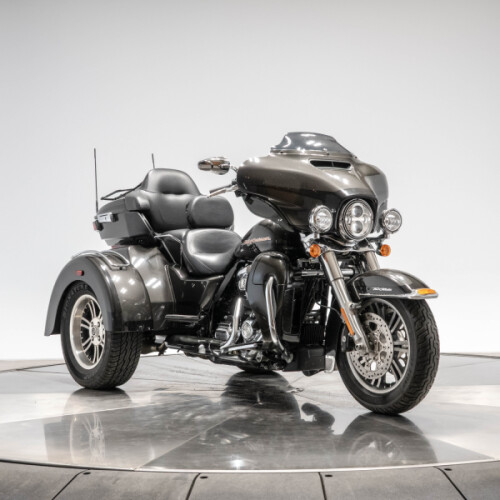 2019 Harley-Davidson FLHTCUTG Tri Glide Ultra in Silver Flux and Black Fuse with 4,667 miles thumb 1