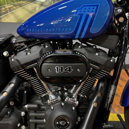 2024 Harley-Davidson® Street Bob™ 114 BLUE BURST thumb 3