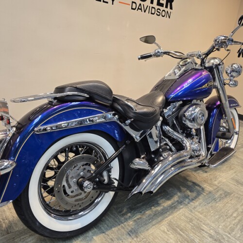 2009 Harley-Davidson® Softail® Deluxe Two-Tone Black Ice/Blue Ice FLSTN thumb 3