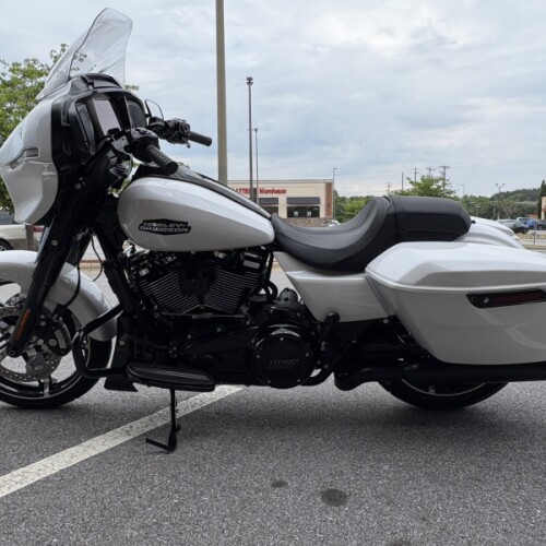 2024 Street Glide White Onyx Pearl Black Motor thumb 0