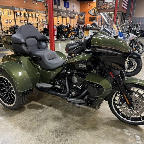 2026 Harley-Davidson® Street Glide 3 Limited thumb 3