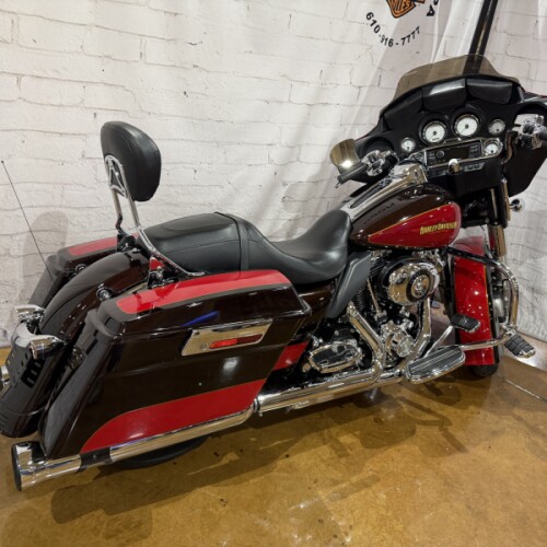 2010 Harley-Davidson® Street Glide® Merlot Sunglo/Cherry Red Sunglo thumb 3