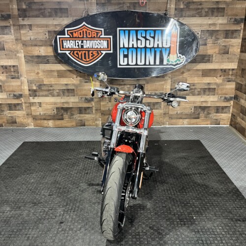 2026 Harley-Davidson® Breakout® Blood Orange Chrome Trim thumb 3