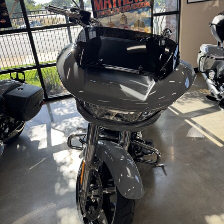 2026 Harley-Davidson® Road Glide® Dark Billiard Gray Chrome Trim thumb 2