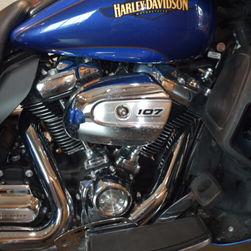 2017 Harley-Davidson® Tri Glide® Ultra Custom Colour Bonneville Blue/Fathom Blue thumb 0