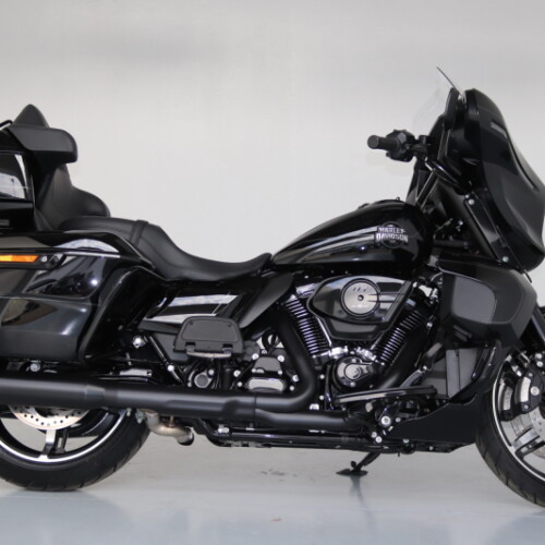 2026 Harley-Davidson® Street Glide Limited Vivid Black Black Trim thumb 3