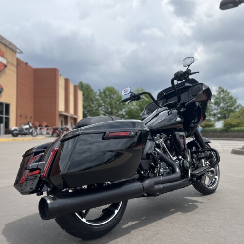 2026 Harley-Davidson® FLTRX Road Glide® Vivid Black thumb 2
