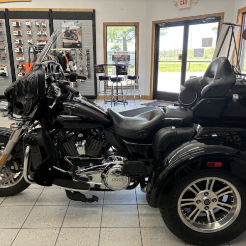 2021 Harley-Davidson® Tri Glide® Ultra Vivid Black thumb 1