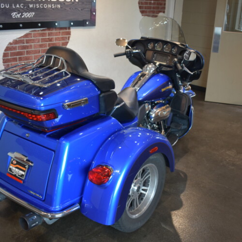 2017 Harley-Davidson® Tri Glide® Ultra Custom Colour Bonneville Blue/Fathom Blue thumb 1