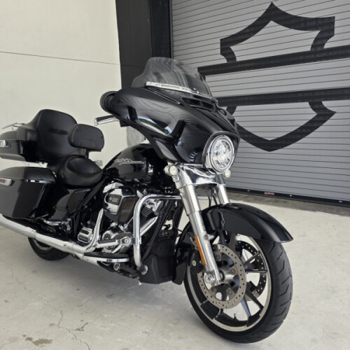 2020 Harley-Davidson® Street Glide® Vivid Black w/ Tour Pak! thumb 3