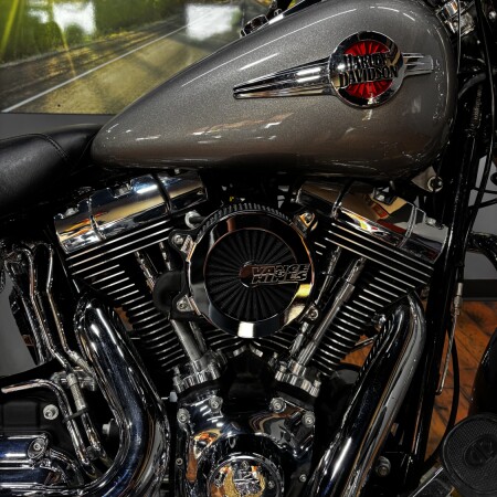 2016 Harley-Davidson® Heritage Softail® Classic BILLET SILVER thumb 2