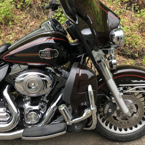 2011 Harley-Davidson® Electra Glide® Ultra Classic® Two-Tone Merlot Sunglo/Vivid Black thumb 3