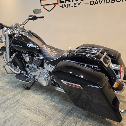 2019 Harley-Davidson® Deluxe Vivid Black FLDE thumb 0