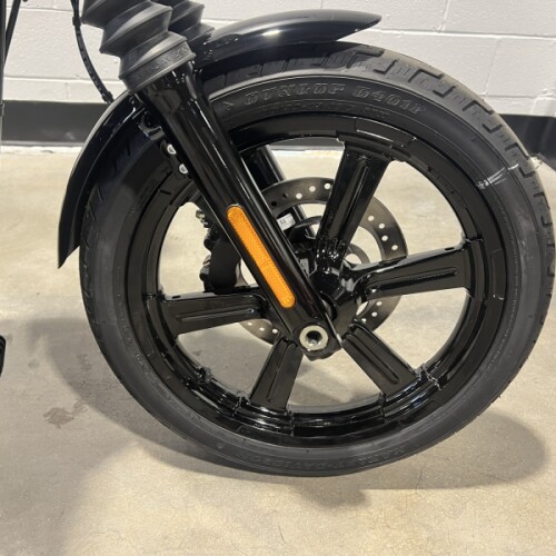 2026 Harley-Davidson® Street Bob® Vivid Black FXBB thumb 2