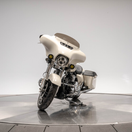 2022 Harley-Davidson FLHXS Street Glide Special in White Sand Pearl thumb 0