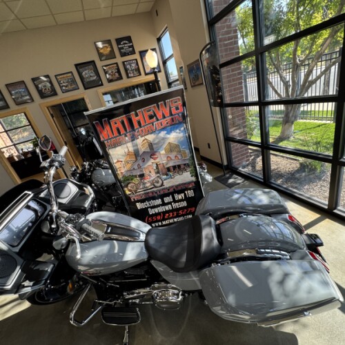2026 Harley-Davidson® Road Glide® Dark Billiard Gray Chrome Trim thumb 3