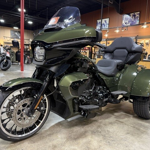 2026 Harley-Davidson® Street Glide 3 Limited thumb 2