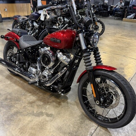 2026 Harley-Davidson® Street Bob® thumb 3