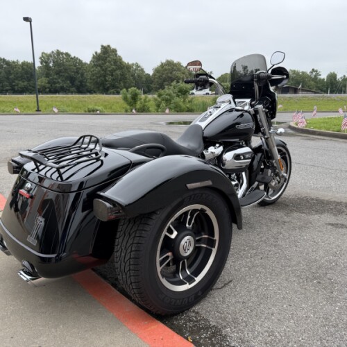 2021 Harley-Davidson® Freewheeler® Vivid Black thumb 1