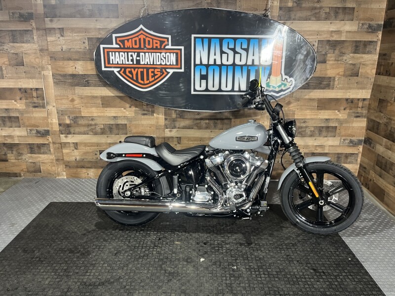 2026 Harley-Davidson® Street Bob® Dark Billiard Gray Chrome Cast Wheels