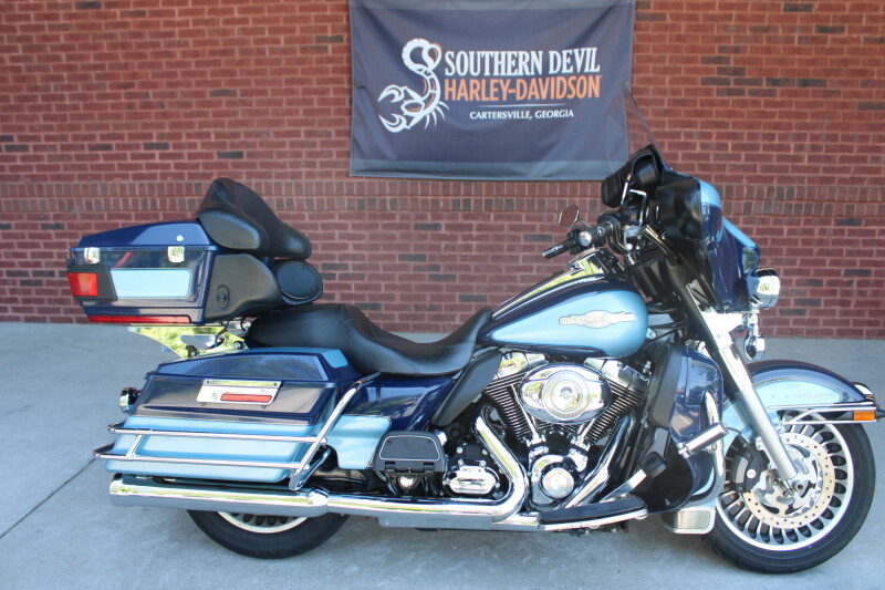 2010 Harley-Davidson® Electra Glide® Ultra Classic® Exclusive - Dark Blue - Peace Officer
