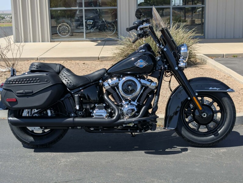 2026 Harley-Davidson® Heritage Classic Vivid Black 
