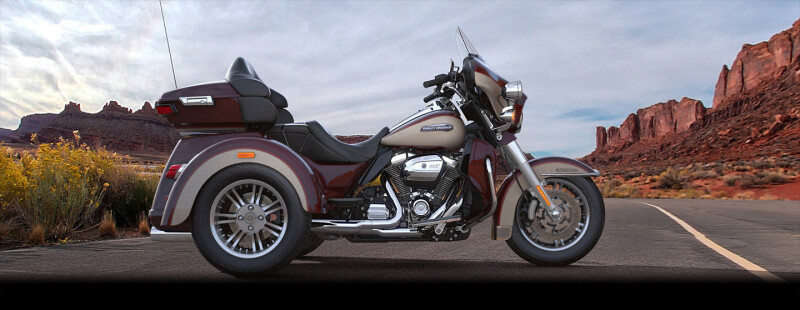 2018 Harley-Davidson® Tri Glide® Ultra Twisted Cherry/Silver Fortune