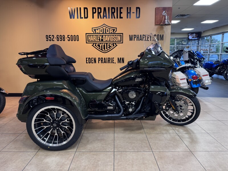 2026 Harley-Davidson® Street Glide 3 Limited Olive Steel Metallic / Vivid Black Black Trim