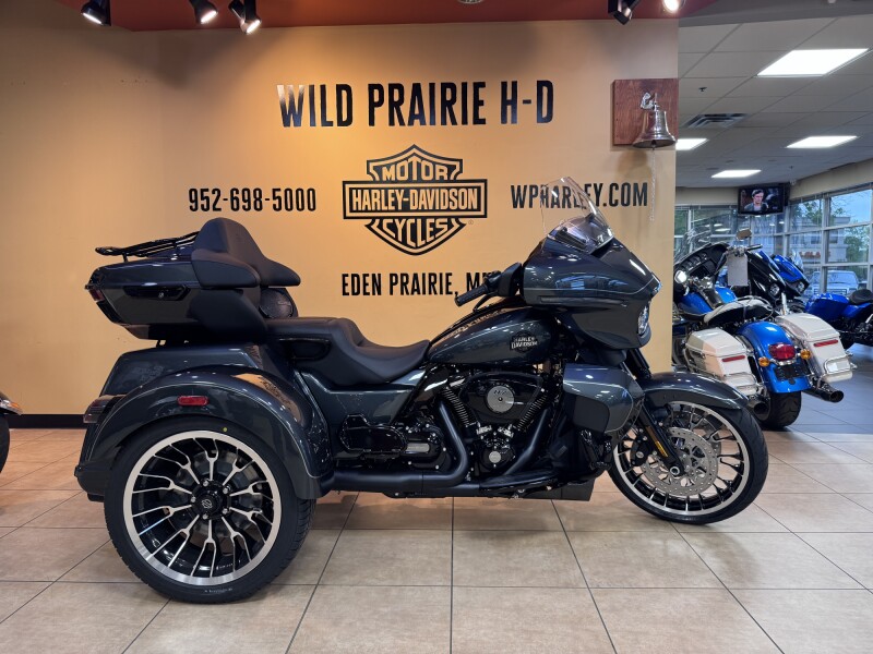 2026 Harley-Davidson® Street Glide 3 Limited Iron Horse Metallic Black Trim
