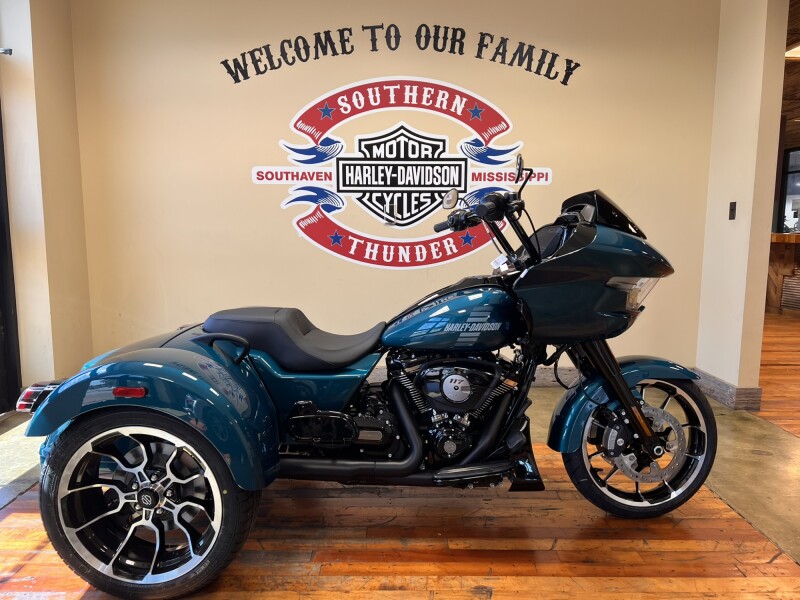 2026 Harley-Davidson® Road Glide 3 Teal Thunder