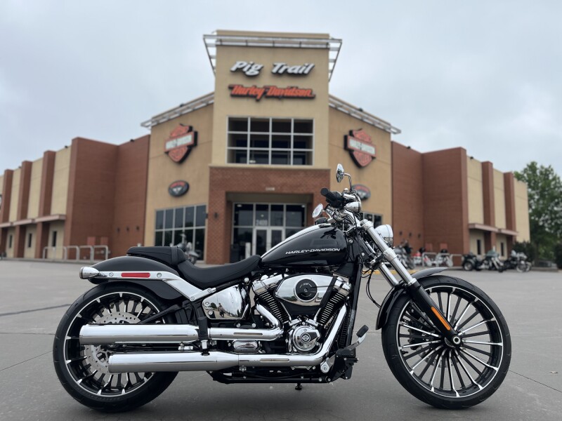 2026 Harley-Davidson® FXBR Breakout® Vivid Black