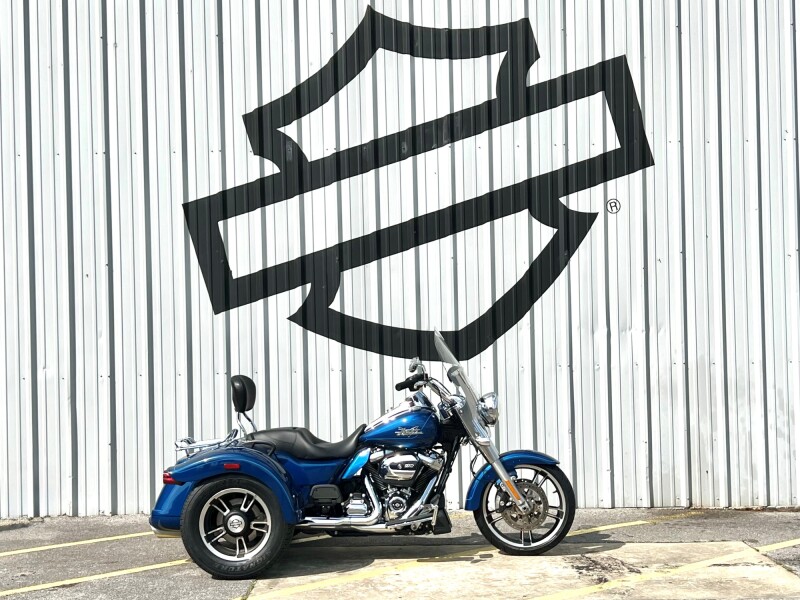 2022 Harley-Davidson® Freewheeler® Reef Blue