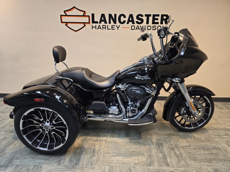 2023 Harley-Davidson® Road Glide® 3 Vivid Black - Black Finish FLTRT