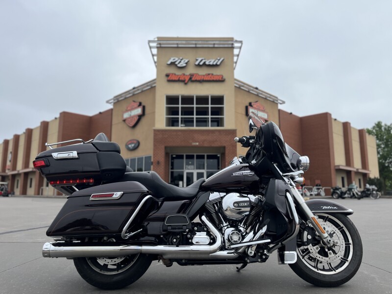 2014 Harley-Davidson® FLHTCU  Electra Glide® Ultra Classic® BLACKND CAYENNE 615198
