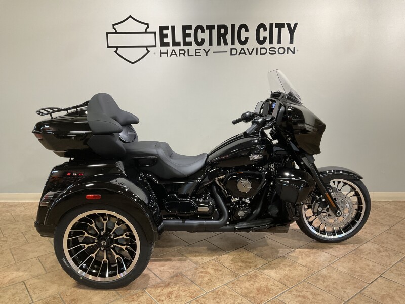 2026 Harley-Davidson® Street Glide 3 Limited Vivid Black Black Trim FLHLT