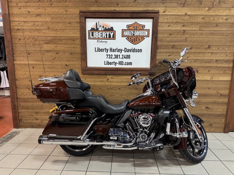 2019 Harley-Davidson® CVO™ Limited Auburn Sunglo & Black Hole with Rich Bourbon  FLHTKSE