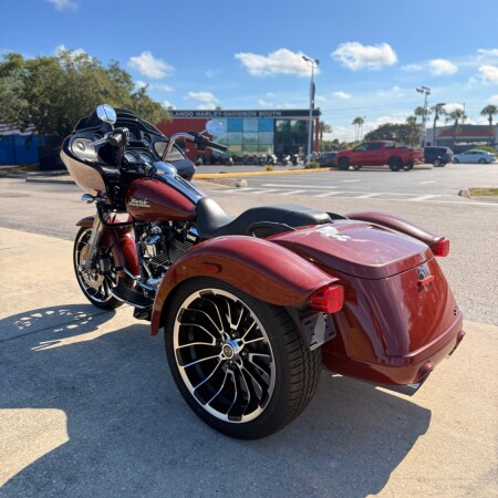 FLTRT 2024 Road Glide 3 thumb 1