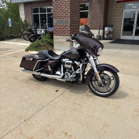 2017 Harley-Davidson® Street Glide® Special Hard Candy Custom™ Mystic Purple Flake thumb 3