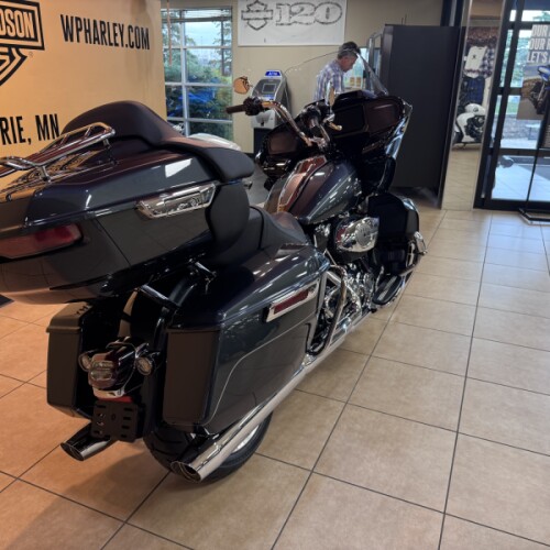 2026 Harley-Davidson® Road Glide Limited Iron Horse Metallic Chrome Trim thumb 0