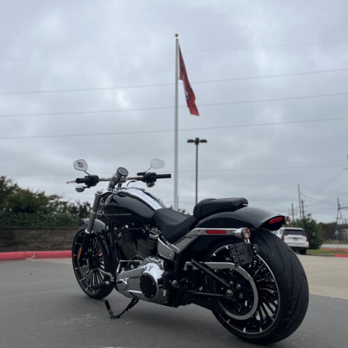 2026 Harley-Davidson® FXBR Breakout® Vivid Black thumb 0