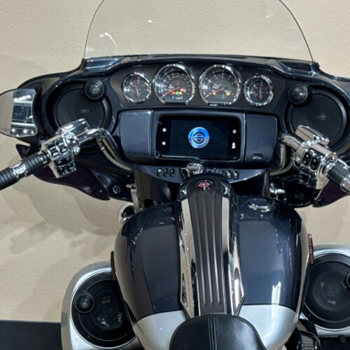 FLHXSE 2019 CVO™ Street Glide® thumb 1
