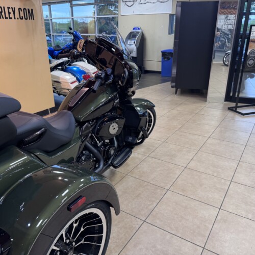2026 Harley-Davidson® Street Glide 3 Limited Olive Steel Metallic / Vivid Black Black Trim thumb 1