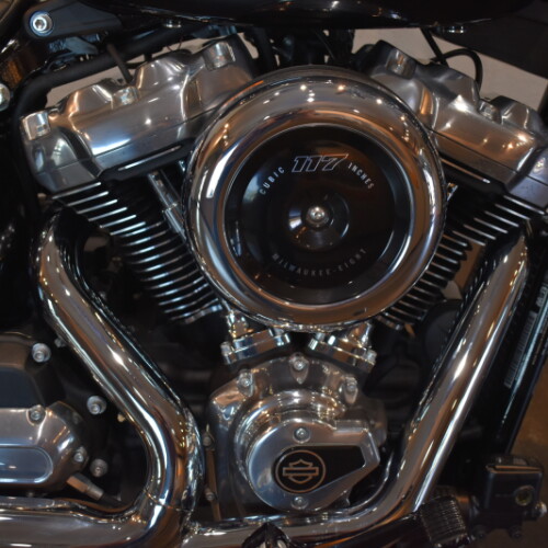 2025 Harley-Davidson® Street Bob® Vivid Black w/Cast Wheels thumb 1