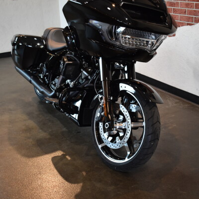 2026 Harley-Davidson® Road Glide® Vivid Black Black Trim thumb 2